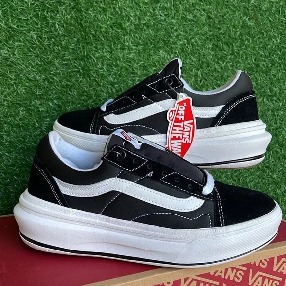 Vans WMNS Oid Skool Over
Black/White
VN0A7Q5EBA2
Sneakers Platforms - Picture 1 of 16